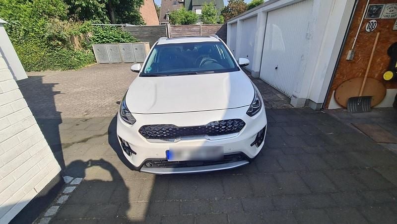 Weiß Gebraucht 2021 Kia Niro SUV | 20.500 € (Guter Preis) - Bild 1/4