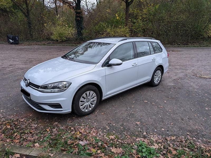 Grau Gebraucht 2016 VW Golf VII Comfortline Kombi | 11.000 € (Fairer Preis) - Bild 1/4