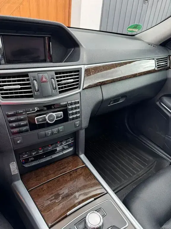 Gebraucht Mercedes E200 136 PS (100 kW) 2012 Silber Limousine