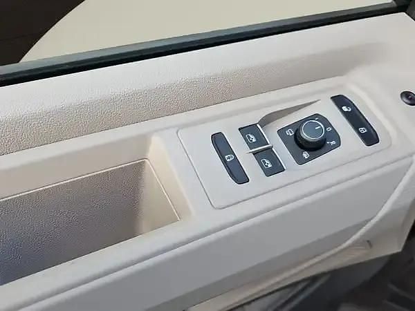 Gebraucht VW Multivan Life 150 PS (110 kW) 2025 Starlight blue metallic Van