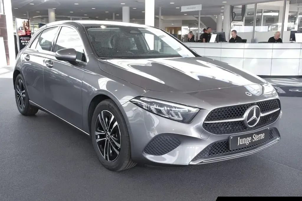 Gebraucht Mercedes A180 Progressive 136 PS (100 kW) 2025 Grau Limousine