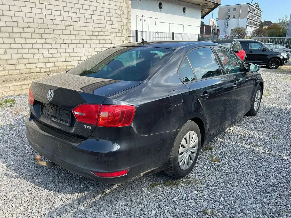 Gebraucht VW Jetta Trendline 105 PS (77 kW) 2012 Schwarz Limousine