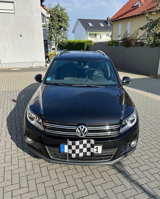 Schwarz Gebraucht 2015 VW Tiguan LOUNGE SUV | 16.700 € (Fairer Preis) - Bild 1/4