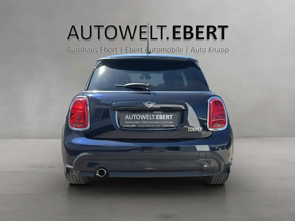 Gebraucht Mini Cooper Classic 136 PS (100 kW) 2021 Schwarz Kleinwagen