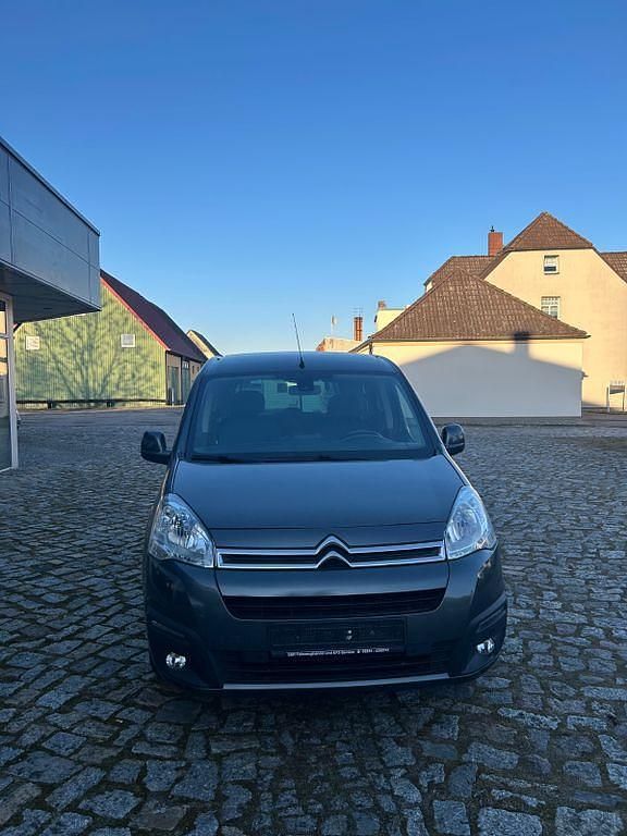 Gebraucht Citroën Berlingo SELECTION 99 PS (72 kW) 2018 Grau Van / Kleinbus