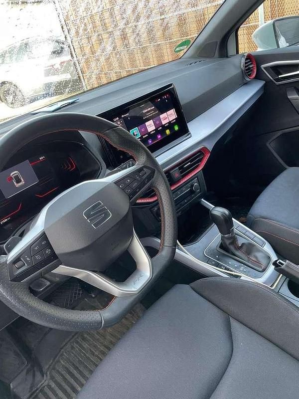 Weiß Gebraucht 2023 Seat Arona FR SUV | 17.400 € (Guter Preis) - Bild 1/3