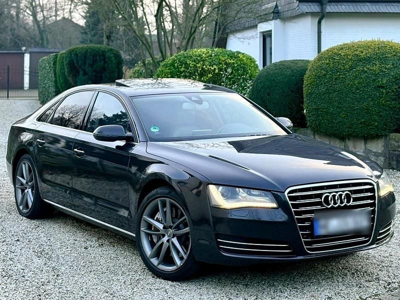 Grau Gebraucht 2010 Audi A8 Limousine | 11.850 € (Superpreis) - Bild 1/4