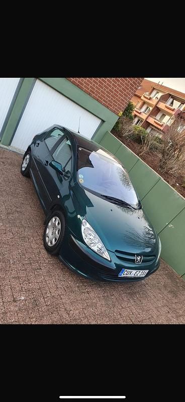Grün Gebraucht 2002 Peugeot 307 Kleinwagen | 1.450 € (Fairer Preis) - Bild 1/4