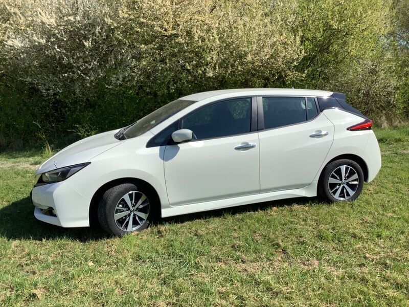 Weiß Gebraucht 2022 Nissan Leaf N-Connecta Kleinwagen | 14.900 € (Fairer Preis) - Bild 1/4