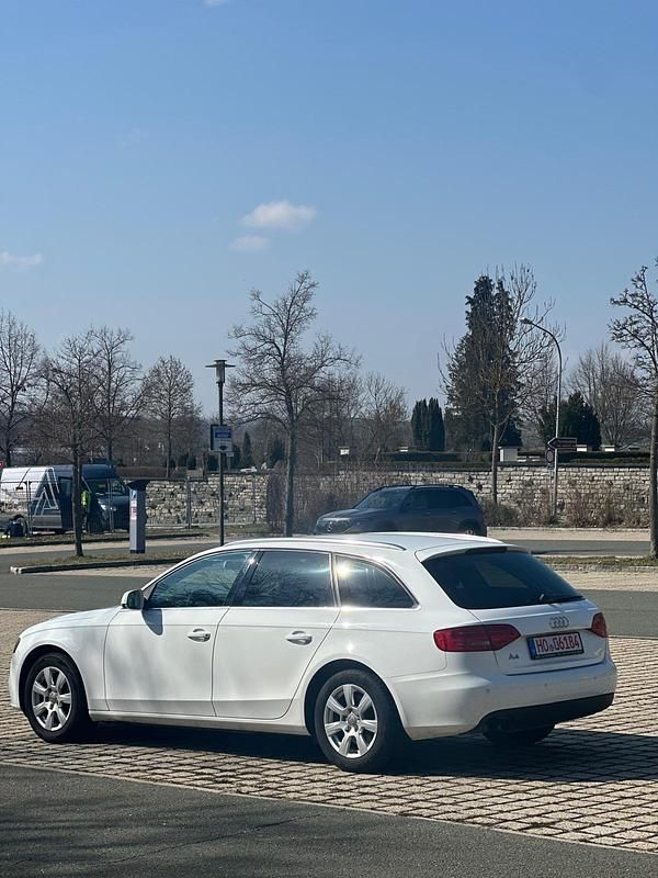 Gebraucht Audi A4 Premium 160 PS (117 kW) 2011 Weiß Kombi