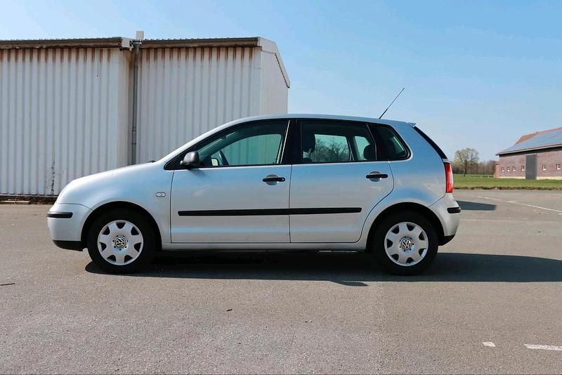 Gebraucht VW Polo 54 PS (39 kW) 2003 Silber Kleinwagen