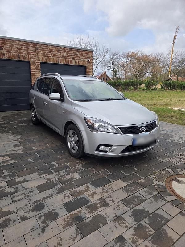 Gebraucht Kia Ceed 90 PS (66 kW) 2011 Silber Kleinwagen