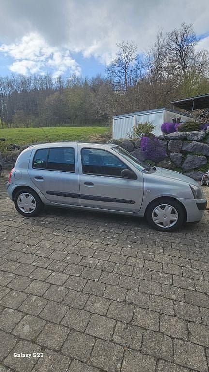 Gebraucht Renault Clio II 98 PS (72 kW) 2003 Silber Limousine