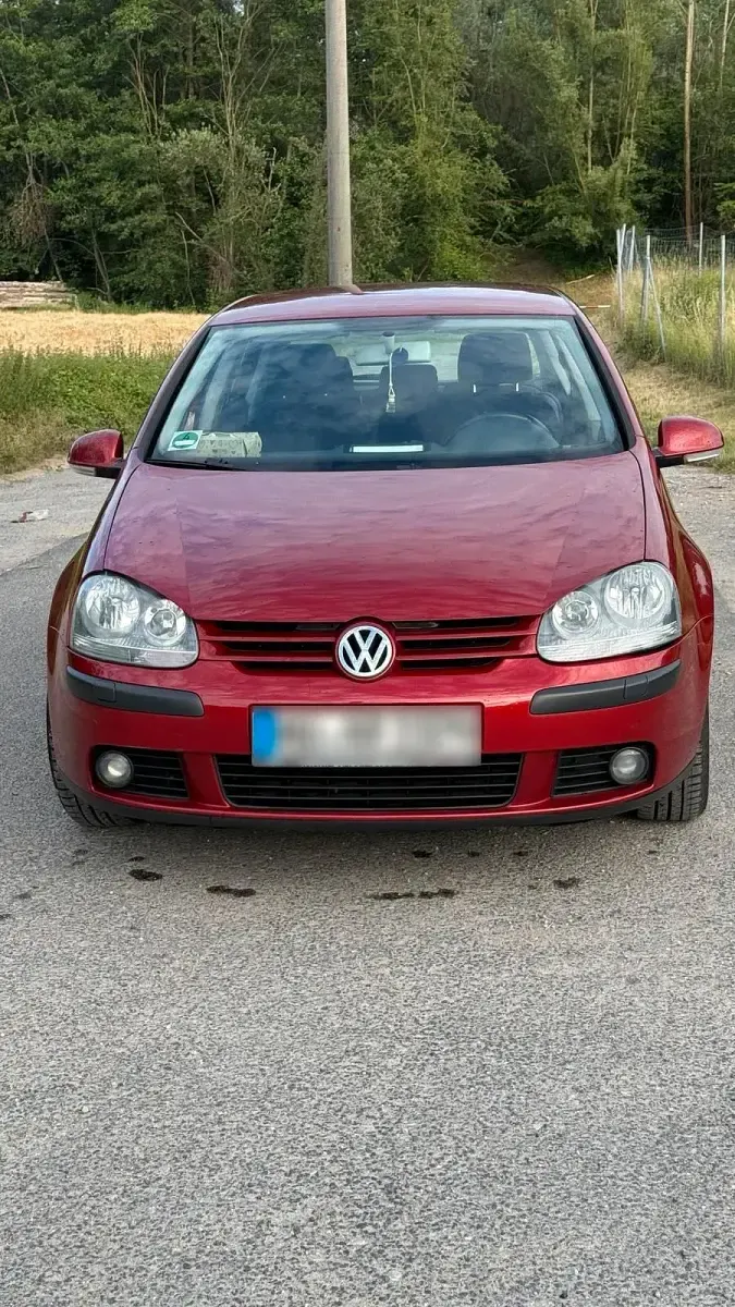 Gebraucht VW Golf V 104 PS (76 kW) 2004 Rot Kleinwagen