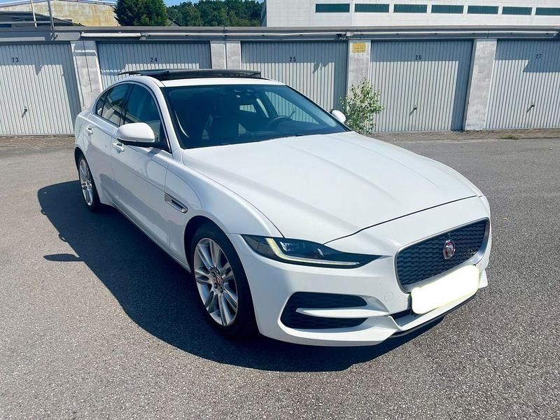 Weiß Gebraucht 2020 Jaguar XE S Limousine | 25.950 € (Guter Preis) - Bild 1/4