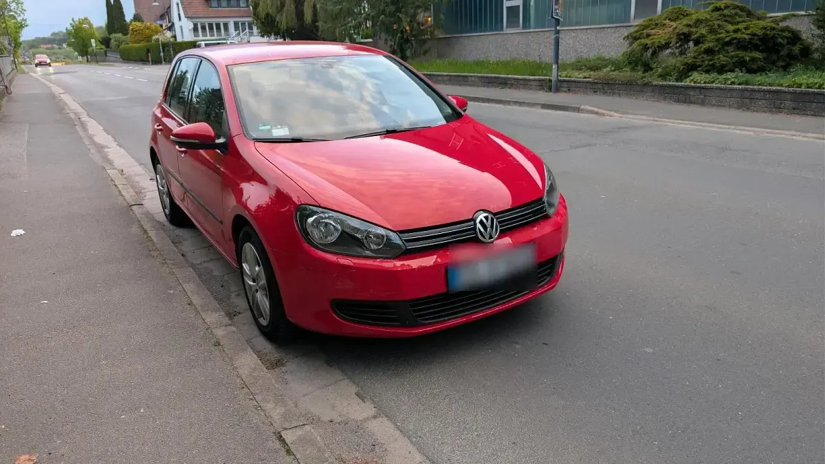 Gebraucht VW Golf VI Comfortline 105 PS (77 kW) 2010 Rot Kleinwagen
