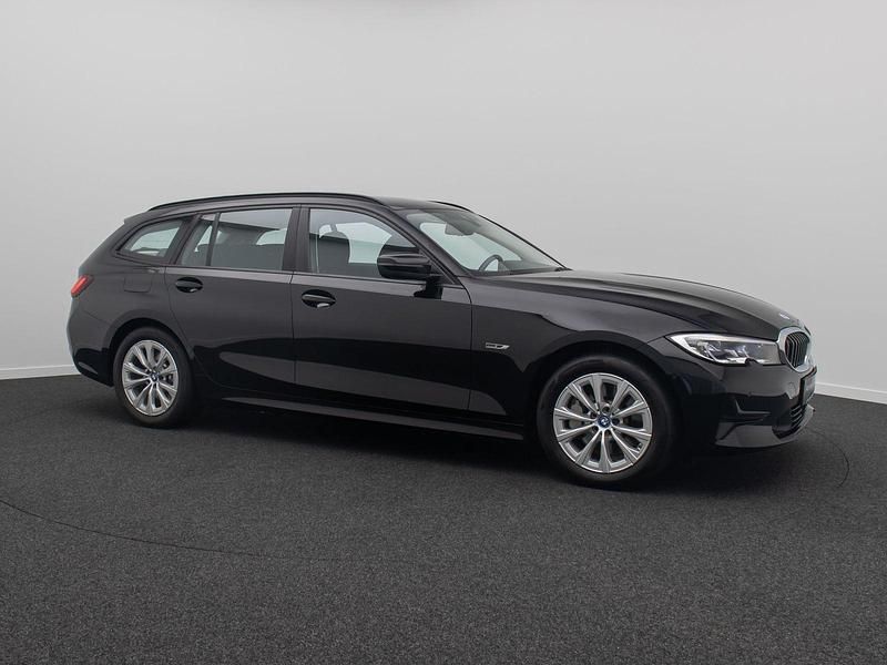 Gebraucht BMW 330e Sport Line 292 PS (214 kW) 2022 Schwarz ii668 Kombi
