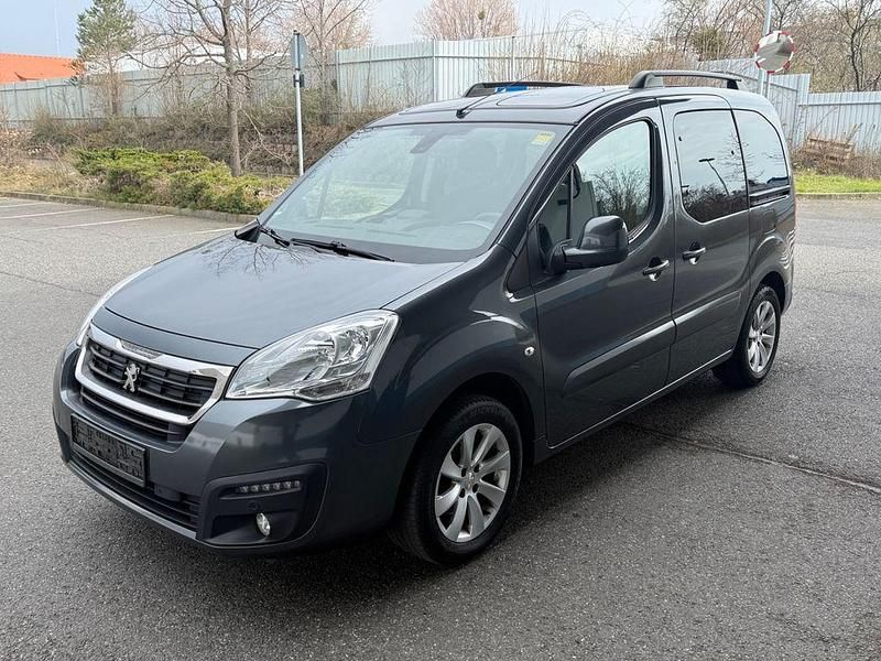 Gebraucht Peugeot Partner Tepee Allure 99 PS (72 kW) 2017 Grau Van / Kleinbus