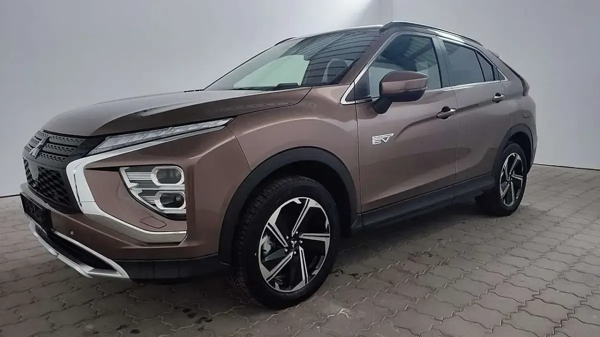 Neu Mitsubishi Eclipse Cross Plus 188 PS (138 kW) 2025 Bronzebraun SUV
