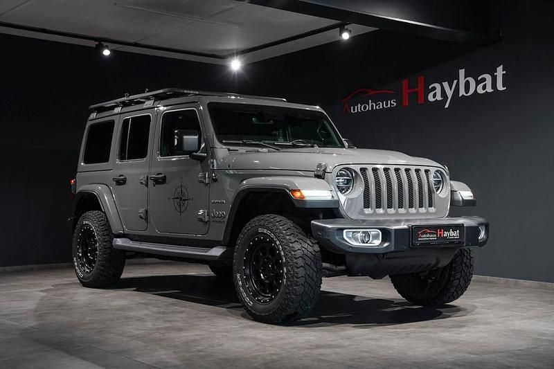Grau Gebraucht 2020 Jeep Wrangler Unlimited Sahara SUV | 43.950 € (Fairer Preis) - Bild 1/4