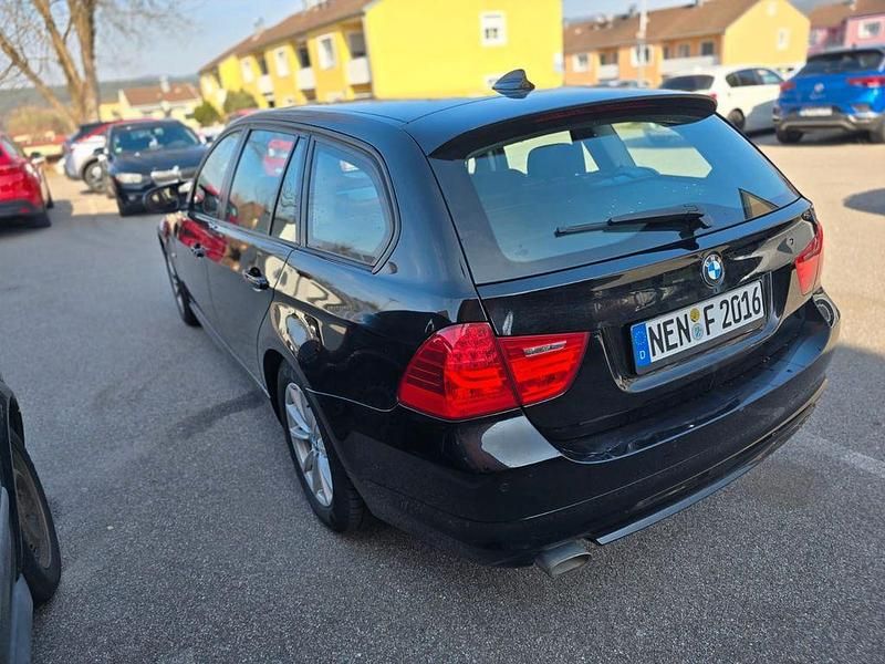 Gebraucht BMW 320 Lifestyle 184 PS (135 kW) 2012 Schwarz Kombi