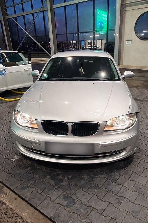 Silber Gebraucht 2007 BMW 118 Kleinwagen | 3.600 € (Guter Preis) - Bild 1/4