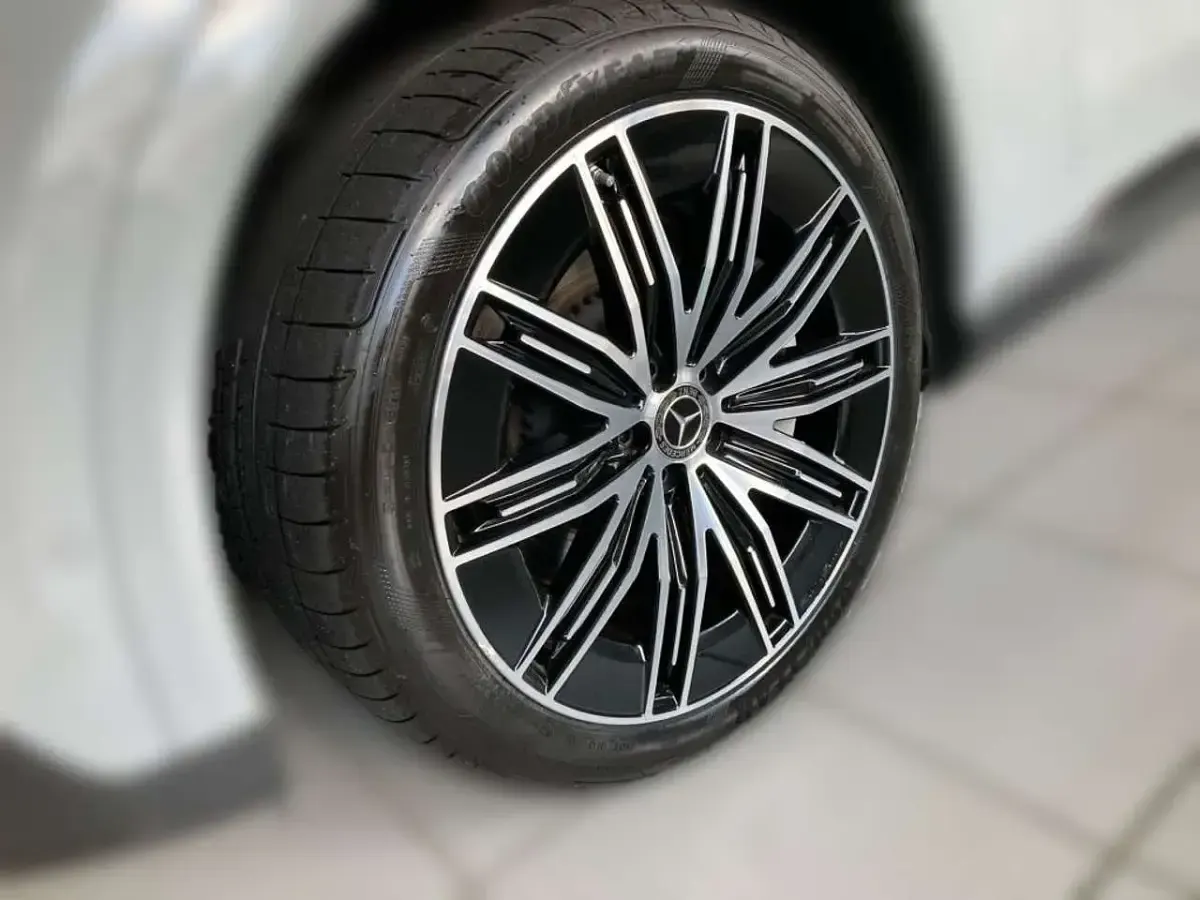 Gebraucht Mercedes EQE300 AMG 180 kW (245 PS) 2025 Grau SUV