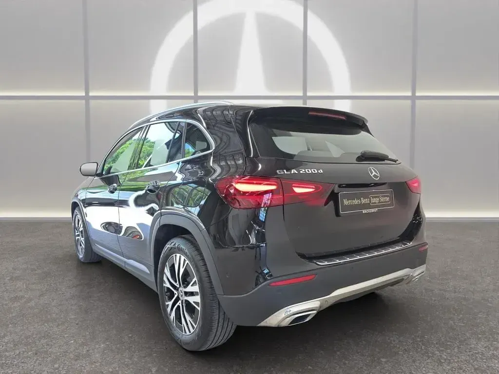 Gebraucht Mercedes GLA200 Advanced 150 PS (110 kW) 2025 Schwarz SUV