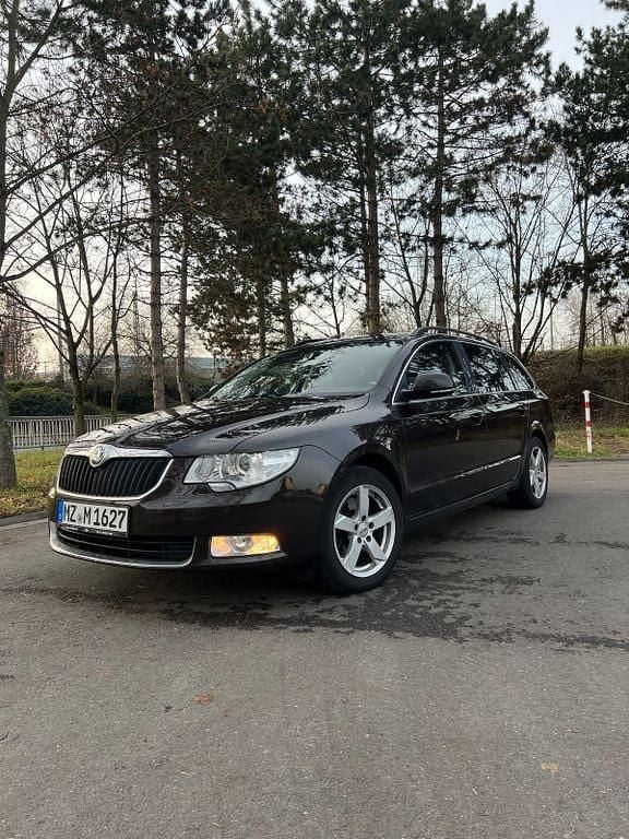 Gebraucht Skoda Superb Ambition 200 PS (147 kW) 2012 Braun Kombi
