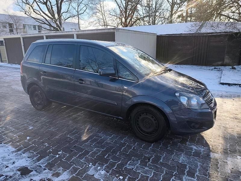 Gebraucht Opel Zafira Design Edition 128 PS (94 kW) 2011 Andere farben Van / Kleinbus