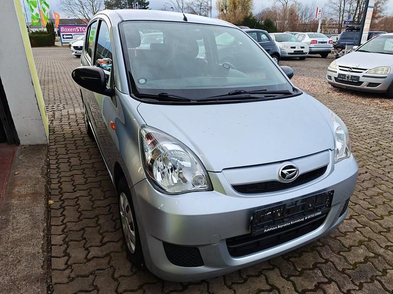 Gebraucht Daihatsu Cuore 69 PS (50 kW) 2009 Silber Kleinwagen