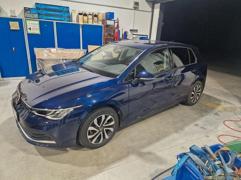 Blau Gebraucht 2021 VW Golf VIII Active Limousine | 18.000 € (Superpreis) - Bild 1/4