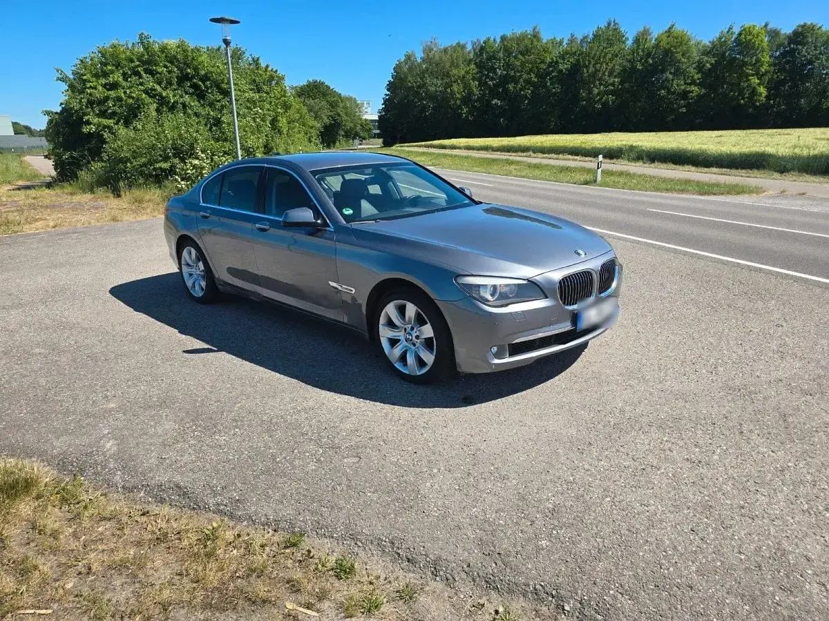 Gebraucht BMW 740 Performance 326 PS (239 kW) 2009 Grau Limousine