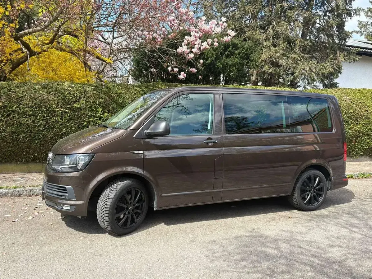 Gebraucht VW Multivan Trendline 150 PS (110 kW) 2016 Braun Van / Kleinbus