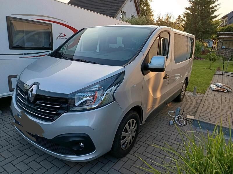 Silber Gebraucht 2017 Renault Traffic Van / Kleinbus | 15.500 € - Bild 1/4