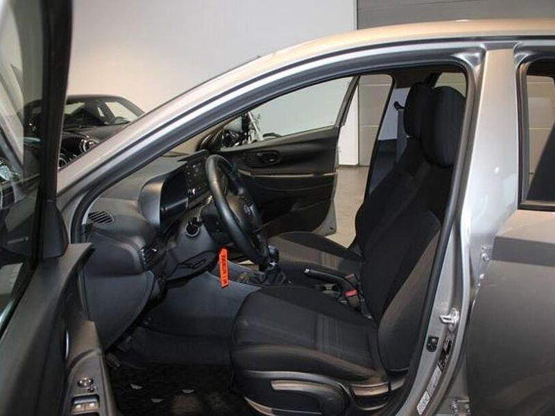 Gebraucht Hyundai i20 Select 84 PS (61 kW) 2022 Braun Limousine