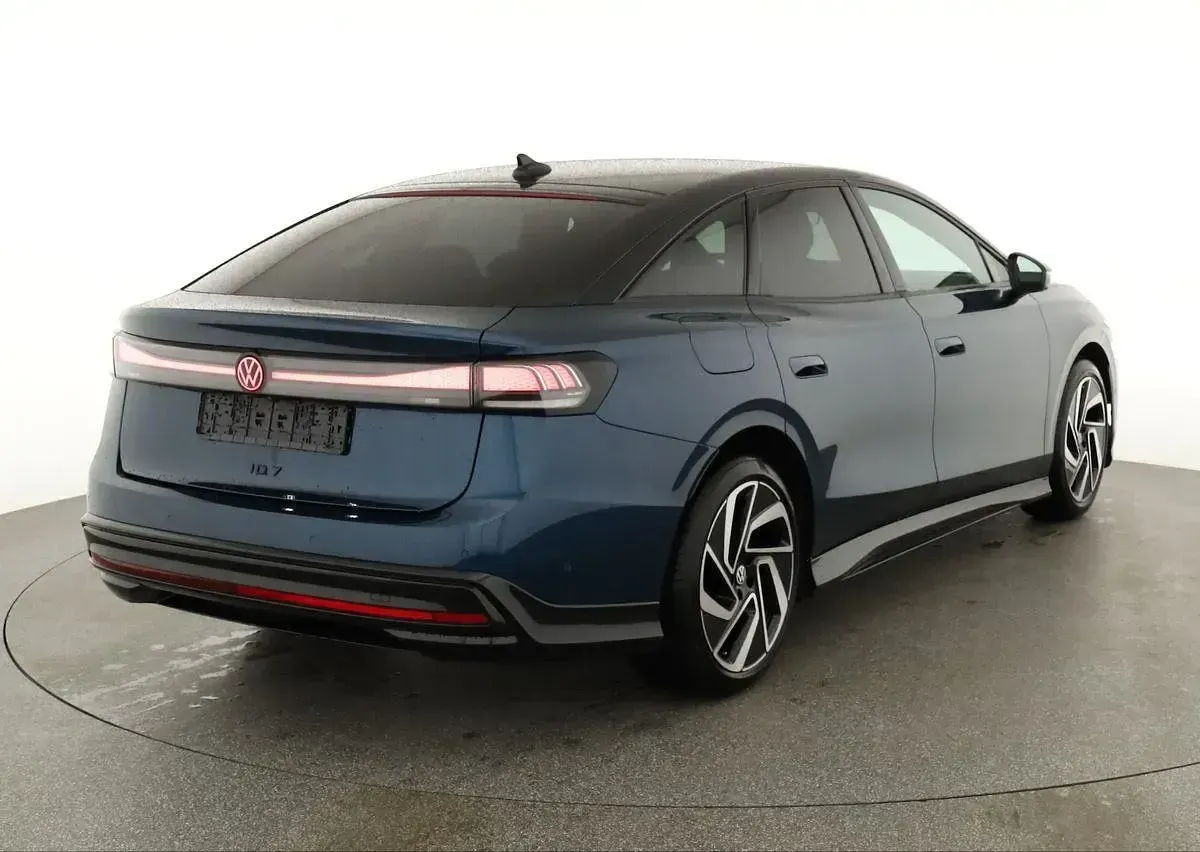 Neu VW ID.7 IQ Drive 210 kW (286 PS) 2026 Aquamarine blau metallic / dach schwarz Limousine