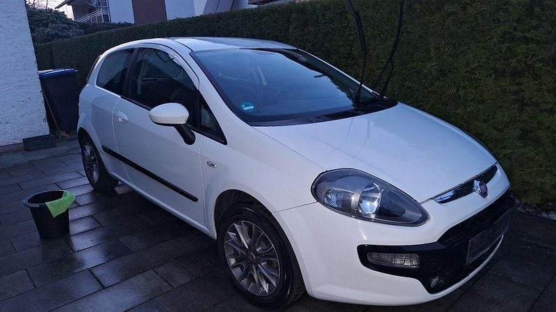 Weiß Gebraucht 2011 Fiat Punto Kleinwagen | 2.500 € (Superpreis) - Bild 1/4