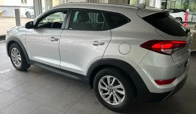 Gebraucht Hyundai Tucson Intro Edition 136 PS (100 kW) 2016 Silber SUV