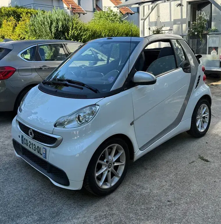 Gebraucht Smart ForTwo Cabrio Passion 71 PS (52 kW) 2012 Weiß Cabrio