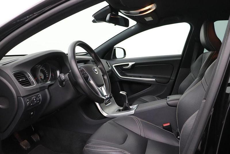 Gebraucht Volvo V60 152 PS (111 kW) 2017 Schwarz Kombi