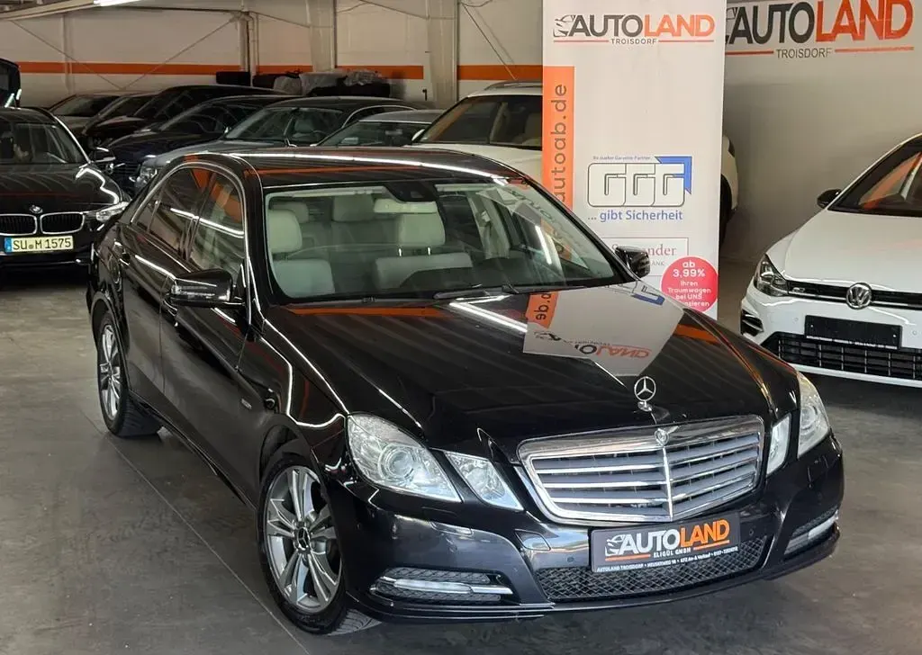 Gebraucht Mercedes E250 204 PS (150 kW) 2011 Schwarz Limousine