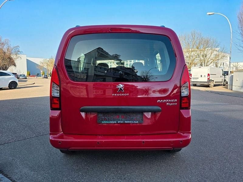 Gebraucht Peugeot Partner Tepee Active 99 PS (72 kW) 2016 Rot Van / Kleinbus