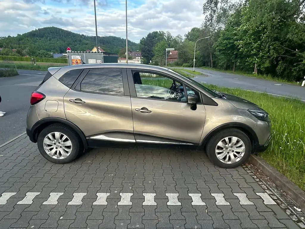 Gebraucht Renault Captur Elysee 120 PS (88 kW) 2015 Braun SUV