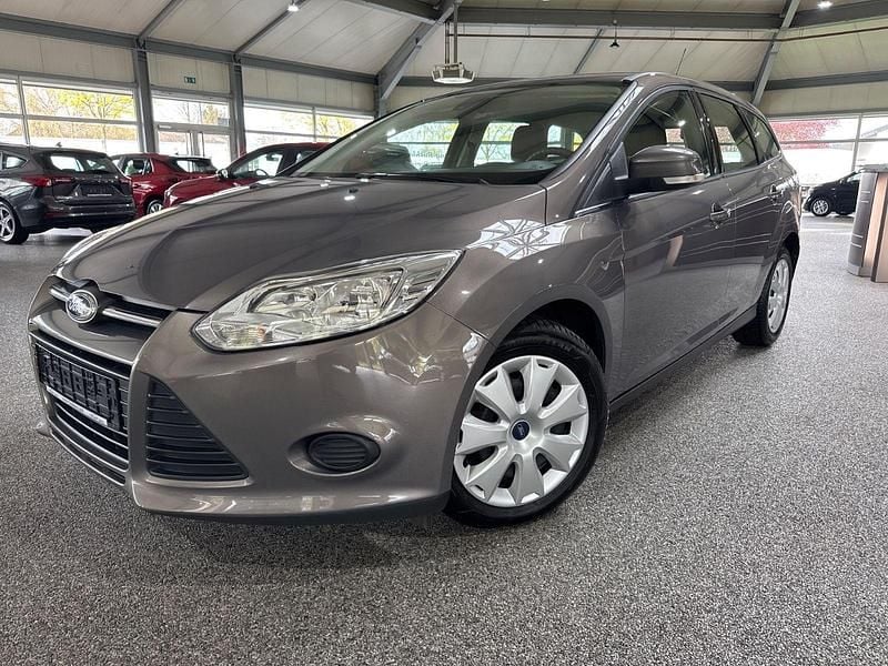 Gebraucht Ford Focus Trend 116 PS (85 kW) 2014 Grau Kombi