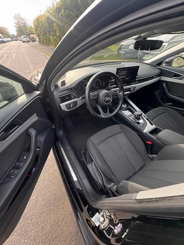 Gebraucht Audi A4 163 PS (119 kW) 2020 Schwarz Kombi
