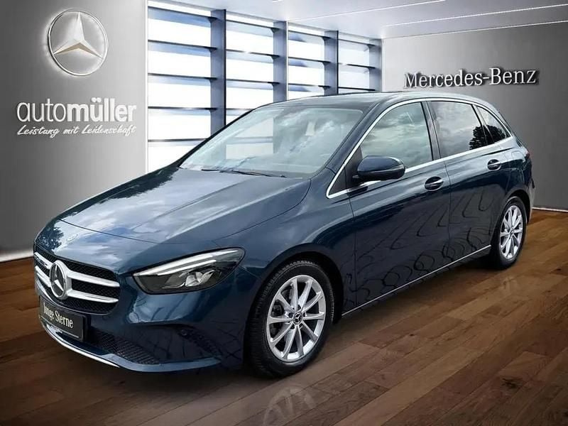 Blau Gebraucht 2020 Mercedes B180 Progressive Van / Kleinbus | 22.629 € (Fairer Preis) - Bild 1/4