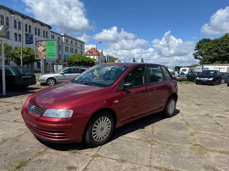 Rot Gebraucht 2004 Fiat Stilo Limousine | 1.799 € (Fairer Preis) - Bild 1/4
