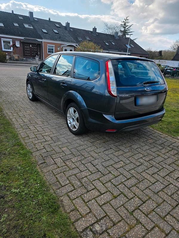 Gebraucht Ford Focus 101 PS (74 kW) 2010 Grau Kombi