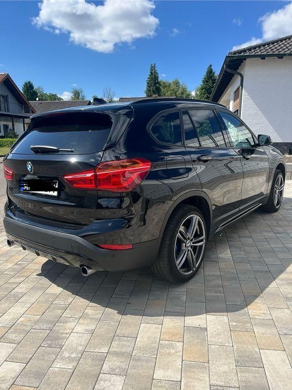 Schwarz Gebraucht 2017 BMW X1 Sport Line SUV | 20.300 € (Fairer Preis) - Bild 1/4